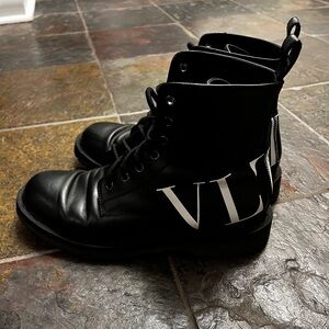 Valentino Boots logo